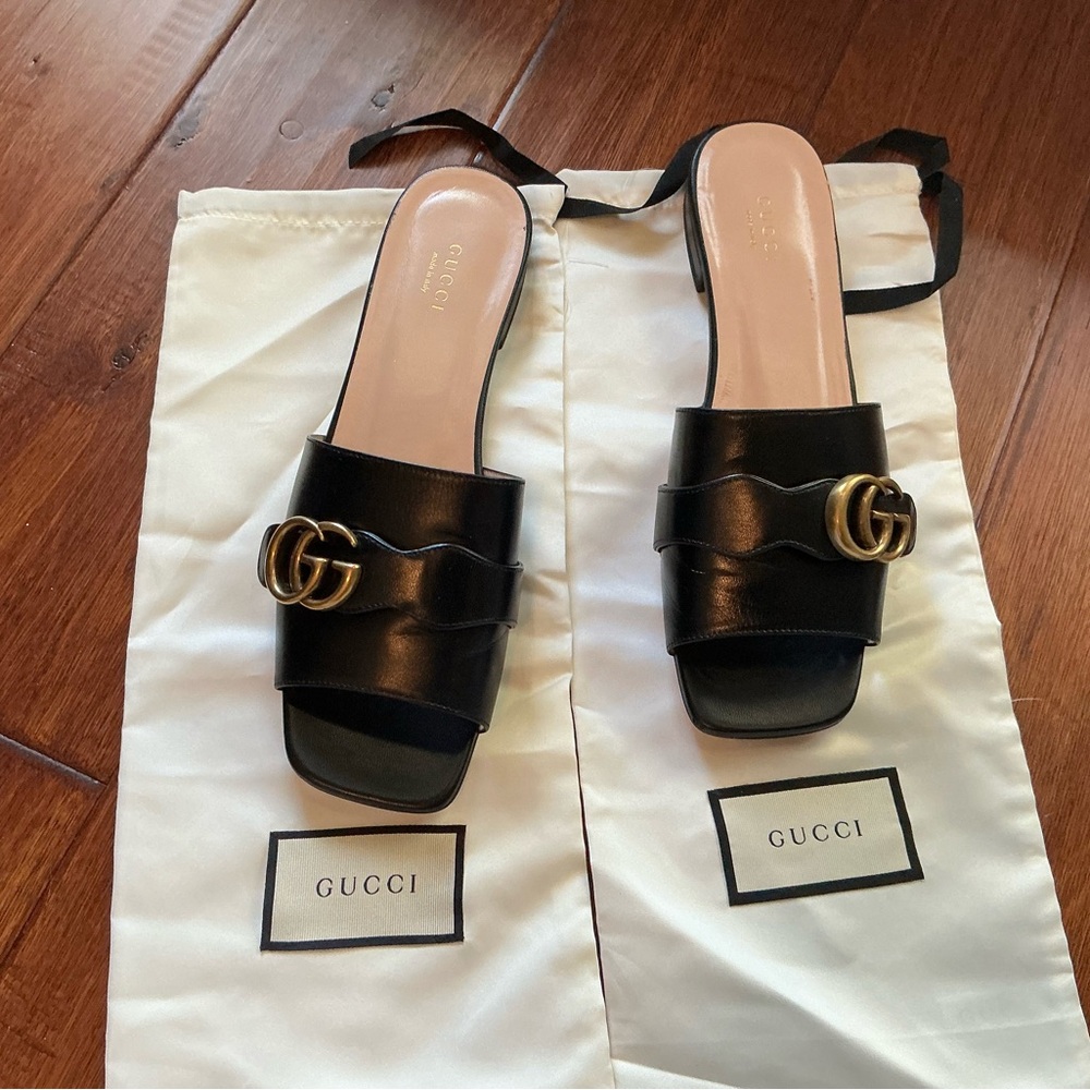Gucci Marmont Black Leather Slides with Gold Accent EU39.5